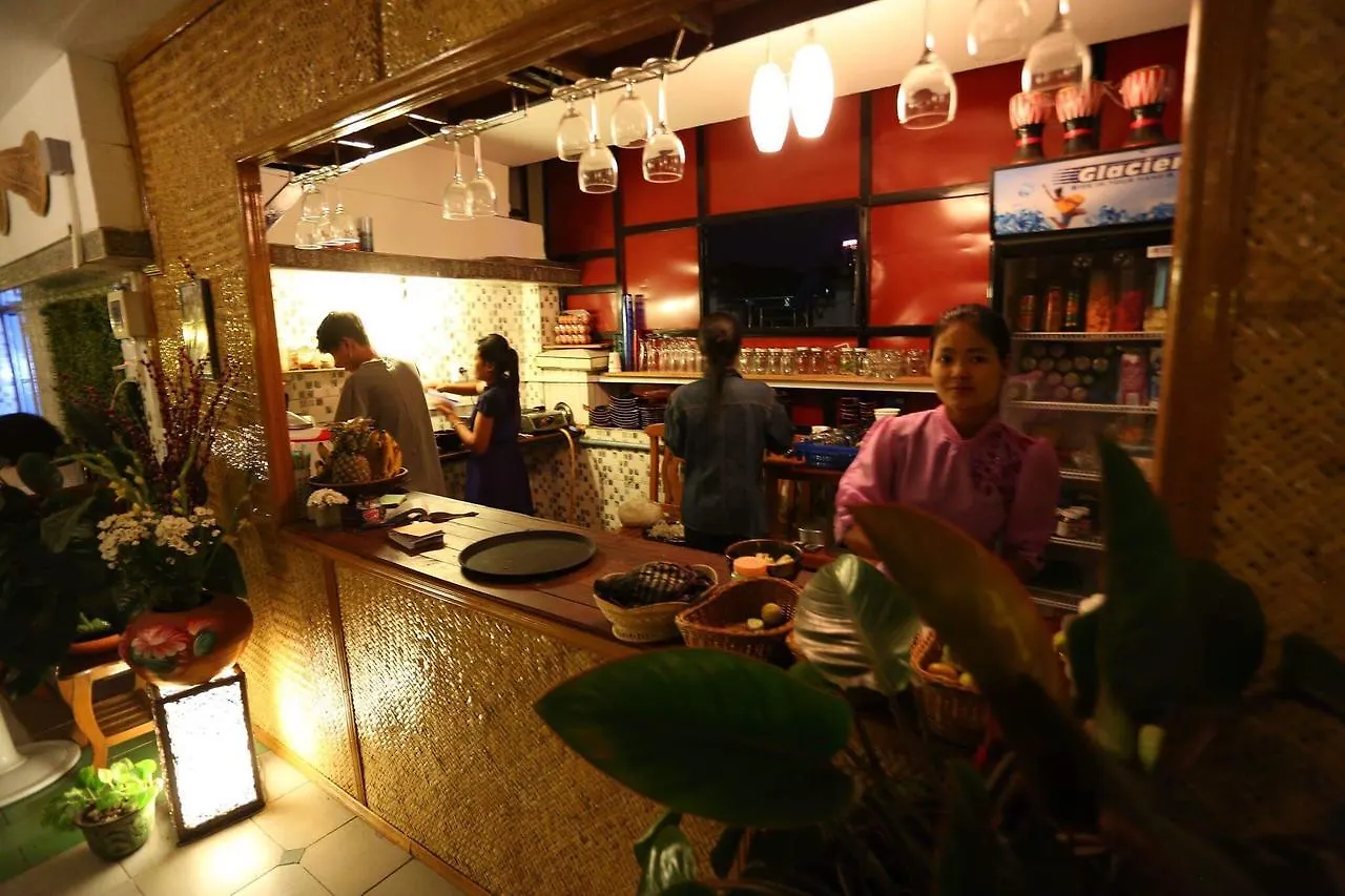 Hotel Wai Wai Place Myanmar